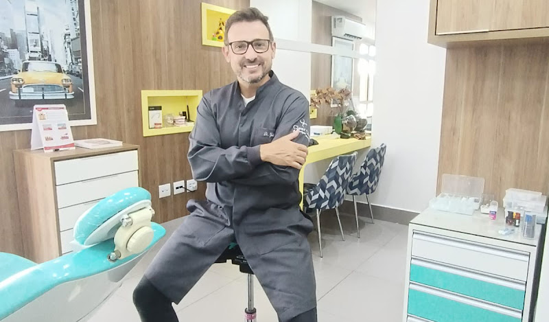 Foto 2 de Dr. Guilherme Augusto Miranda Dentista no Rudge Ramos | Emergência 24 horas | Facetas | Clareamento | Implante | Pontualidade