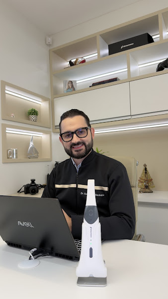 Foto 2 de Dr. Guilherme Maidana - Dentista em Campo Grande | Lentes em Resina | Airflow - Limpeza com Tecnologia | Aparelho Invisível