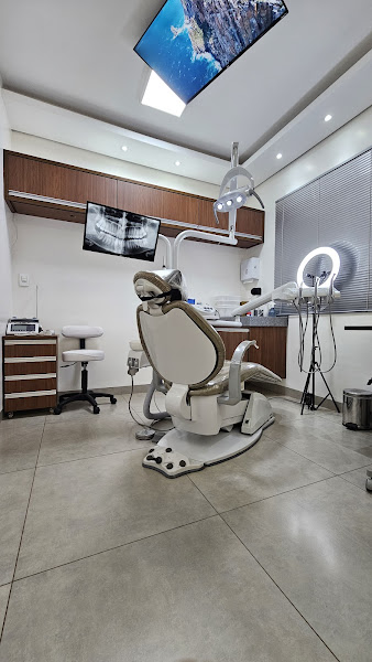 Foto 2 de Dr. Guilherme Mânica - Dentista Rio Verde | Implantes | Cirurgias Estéticas Gengivais | Cirurgias de Siso - Rio Verde