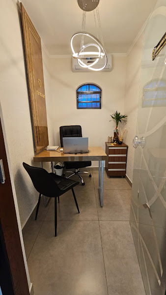 Foto 3 de Dr. Guilherme Mânica - Dentista Rio Verde | Implantes | Cirurgias Estéticas Gengivais | Cirurgias de Siso - Rio Verde