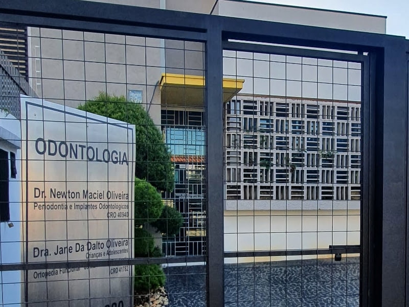 Foto 2 de Dr. Guilherme Pinto Montenegro - Implantodontia, Periodontia e Estética