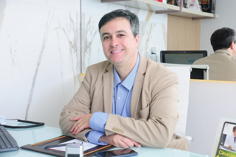 Foto 2 de Dr. Gustavo Mello | Transplante Capilar em Vitória, ES