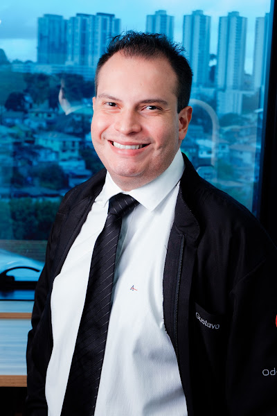 Foto 2 de Dr. Gustavo Souza Dentista, Implantes e Reabilitação Oral em Taboão da Serra