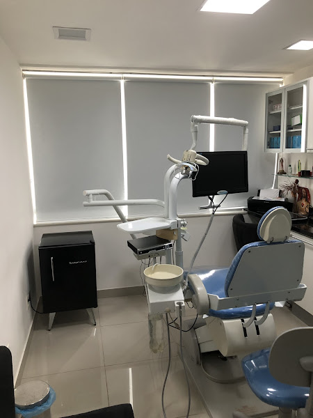 Foto 3 de Dr. Hary Wanzeller - Implantodontia e Cirurgia Oral