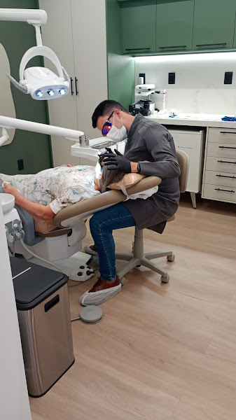 Foto 3 de Dr Hélder Domiciano - Instituto Domiciano Martins - Diagnóstico e Reabilitação Oral