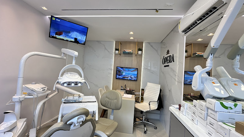 Foto 3 de Dr. Helton Batista - Implantes Dentários em Recife