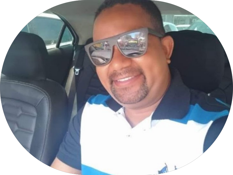 Foto de Dr.Hélvio Teodósio/ Esp. Implante e Prótese - Maceió-AL