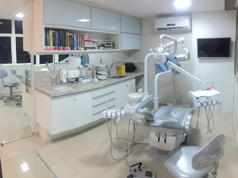 Foto 3 de Dr.Hélvio Teodósio/ Esp. Implante e Prótese - Maceió-AL