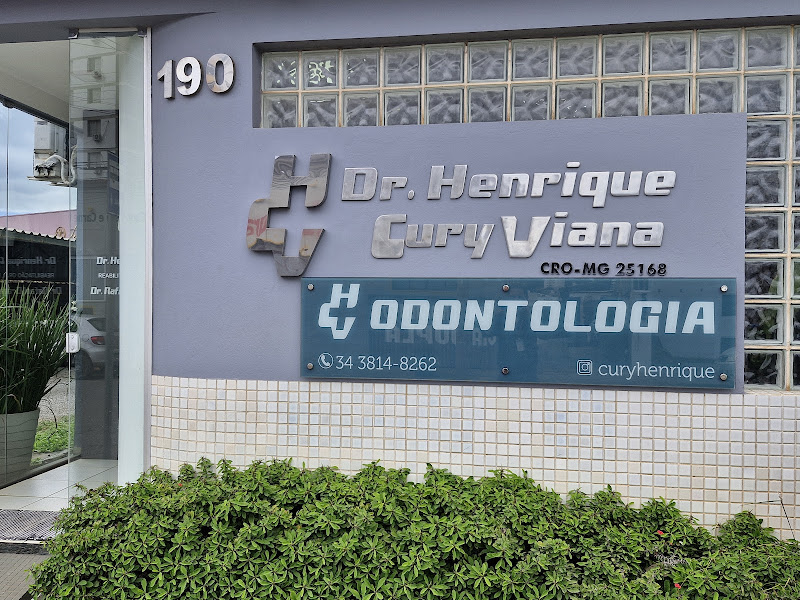 Foto 2 de Dr. Henrique Cury Viana
