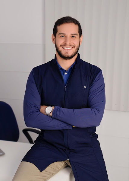 Foto 2 de Dr Henrique Segundo | Prótese Dentária em Natal