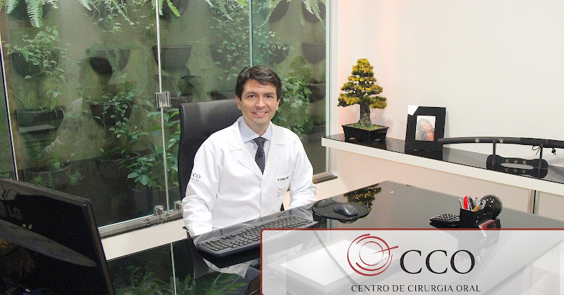 Foto 2 de Dr. Henrique Taniguchi | Extração de Sisos | Implante Dentário