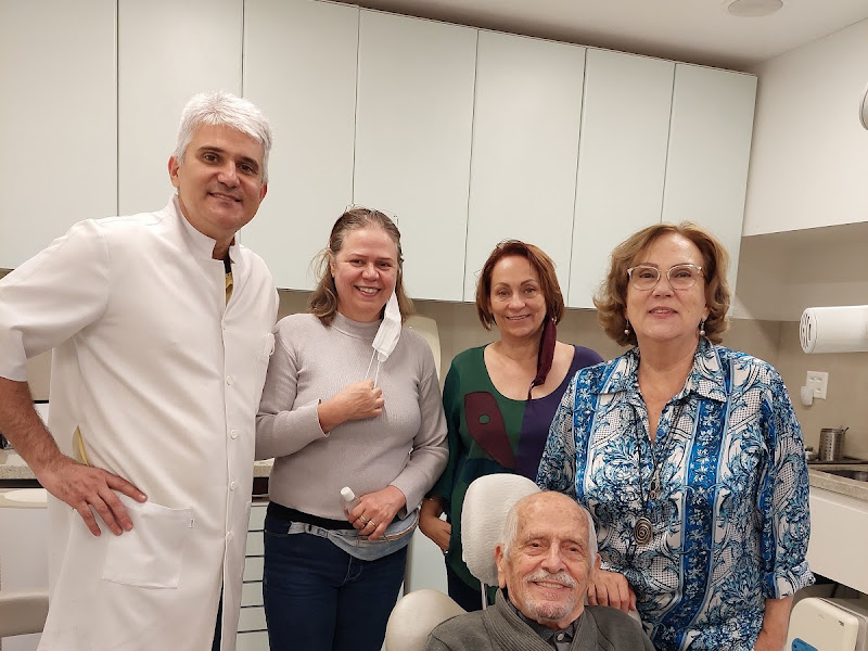 Foto de Dr. Herbert Vilela - Periodontia e Implantodontia