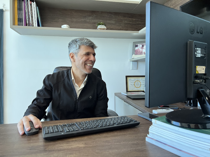 Foto 2 de Dr. Ian Patrocinio | Implantes dentários em Macaé | Clínica odontológica | Prótese dentária em Macaé