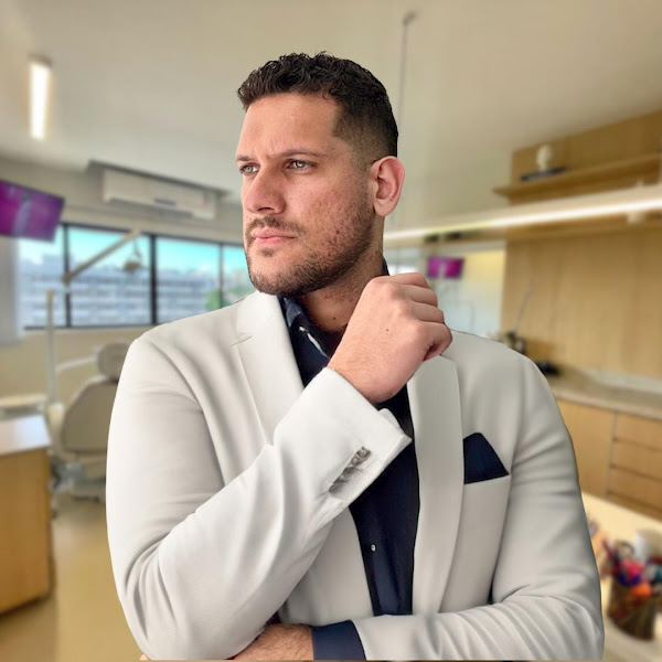 Foto 2 de Dr. Igor Duarte | Dentista | Clareamento dental | Extração de Siso | Aparelho | Alinhador Invisível |