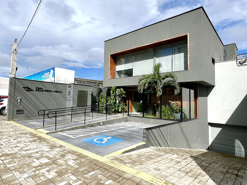 Foto 2 de Dr Isaias Lopes - Cirurgia Bucomaxilofacial | Implantes Dentários