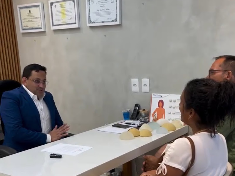 Foto de Dr Iury Moura - Cirurgião Plástico - Santos-SP