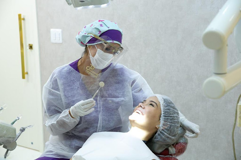 Foto 4 de Drª. Janine Perboire- Especialista em Implante Dentário