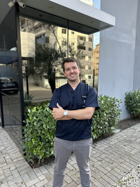 Foto 2 de Dr. Jean Vegini - Dentista Curitiba