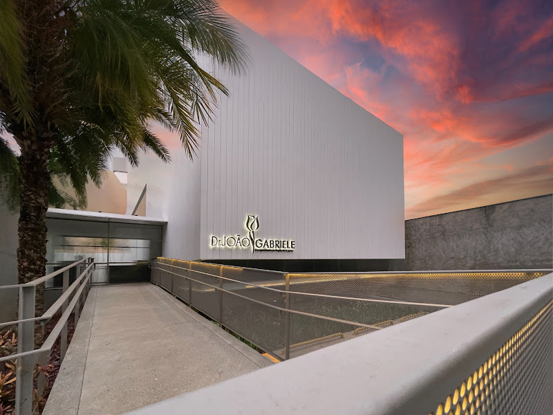 Foto de Dr. João Gabriele - Cirurgia Plástica e Implante Capilar - Bauru/SP