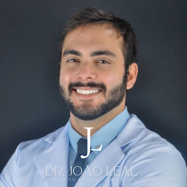 Foto 2 de Dr. João Leal - Cirurgia Bucomaxilofacial, Disfunção Temporomandibular e Implantes dentários