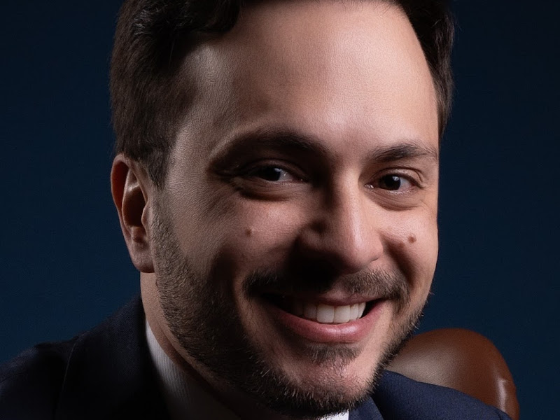 Foto de Dr João Pedro Mazzon, Cirurgião Bucomaxilo em São Paulo, Especialista em Cirurgia Ortognática, Mentoplastia, ATM e DTM