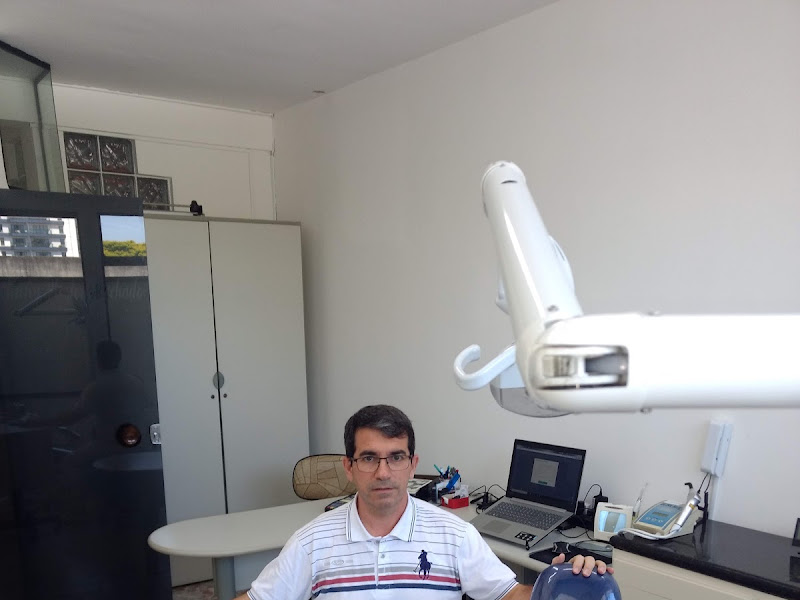 Foto de Dr. Johnny Weslen Machado Cirurgião Dentista