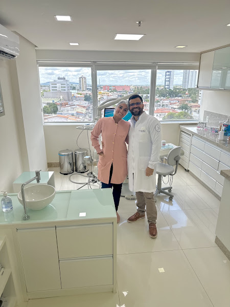 Foto 2 de DR. Jorge Reis Implantes Dentários em Feira de Santana
