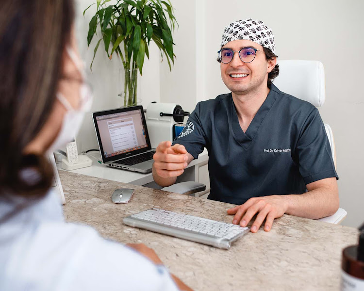 Foto 2 de Dr. Kelvin Yuri Molinet Matias