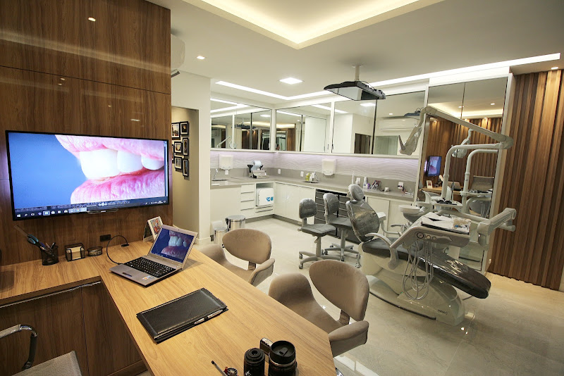 Foto 2 de Dr. Lauro Bragaglia - Implantodontia