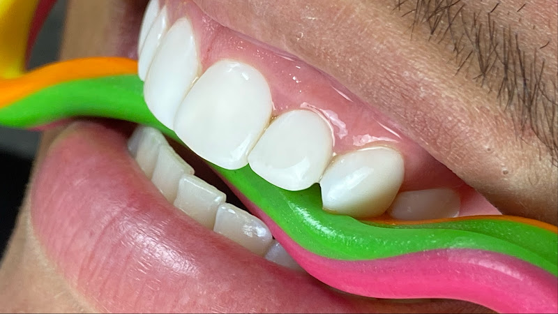 Foto 2 de Dr. Lázaro Barbosa | Dentista em GUARUJÁ - SP