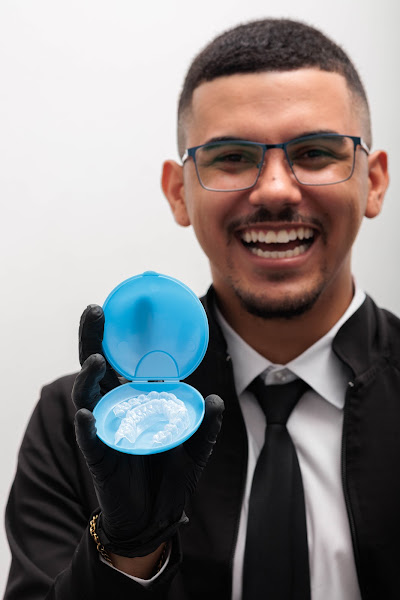 Foto 2 de DR. Leandro Costa - Facetas Estéticas