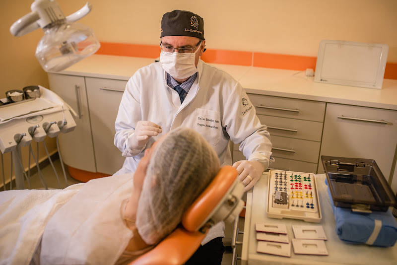 Foto 3 de Dr. Leo Kraether Neto Cirurgião Dentista Bucomaxilofacial