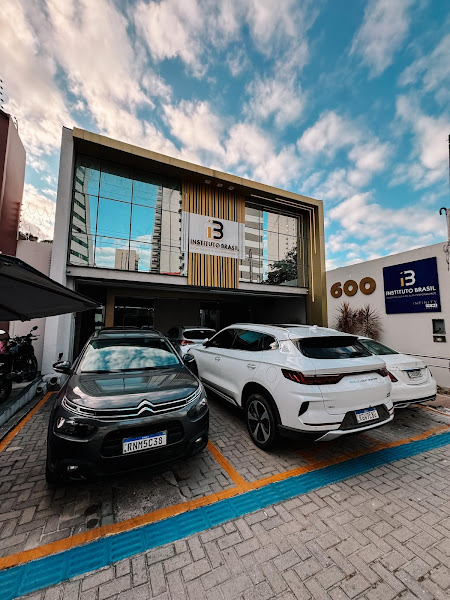 Foto 3 de Dr. Leonardo Brasil - Invisalign em Recife - Clareamento Dental - Lentes de Contato Dental em Recife - Lentes de Porcelana