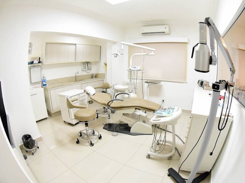 Foto 2 de Dr. Leonardo Capobianco - Cirurgião-Dentista