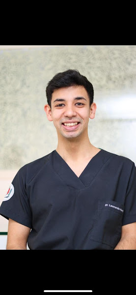 Foto 2 de Dr. Leonardo Kenji – Dentista na Av. Paulista | Endodontia com Microscópio