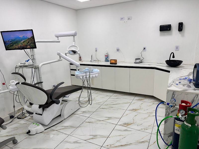 Foto 3 de Dr. Leonardo Lana | Dentista na Cidade Tiradentes | Implantes Dentários