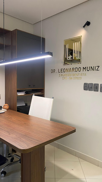 Foto 2 de Dr. Leonardo Muniz • Cirurgia e Traumatologia Bucomaxilofacial - Implantes
