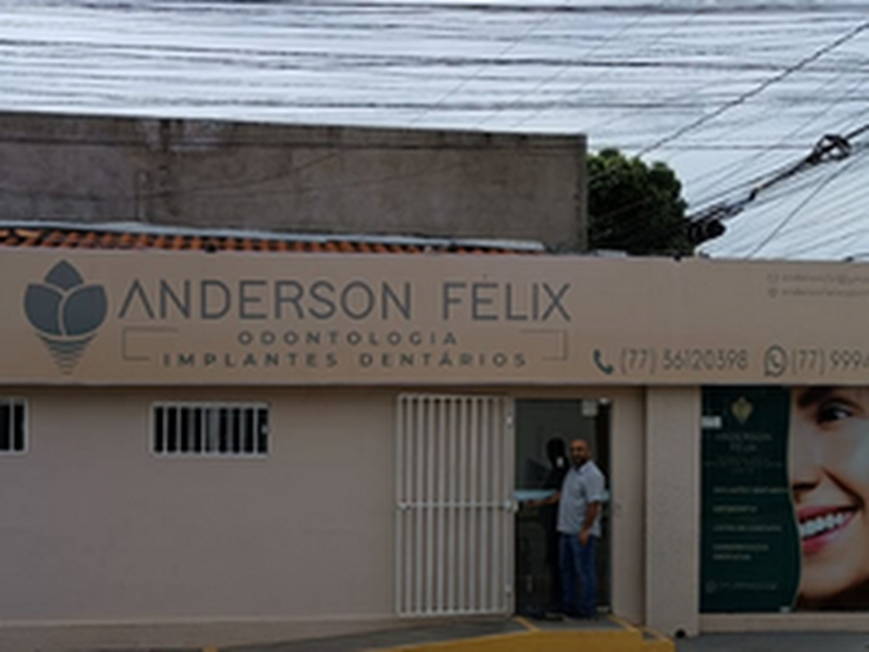 Foto 2 de Dr. Leone Reis - Periodontia e Prótese dental Barreiras