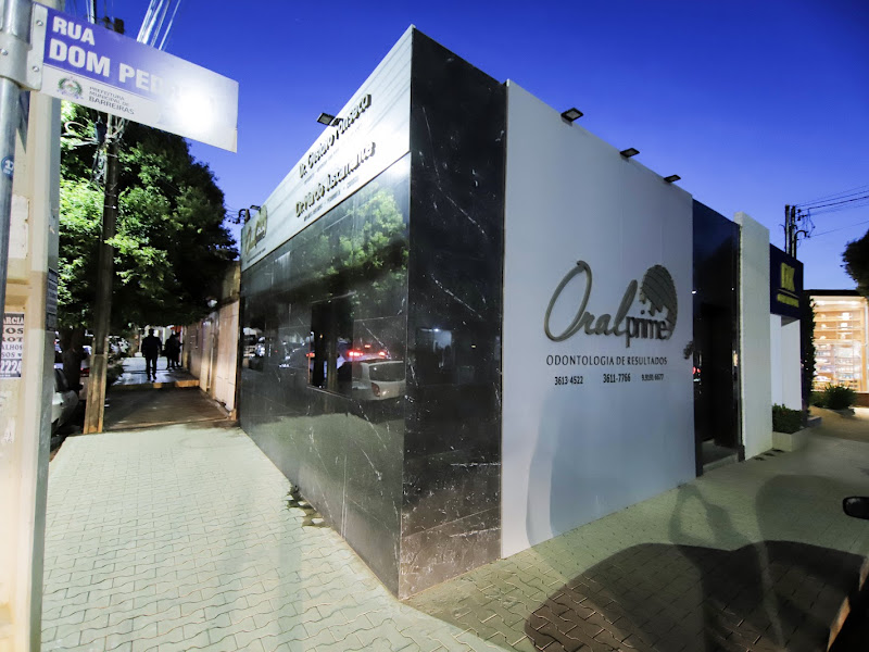 Foto 3 de Dr. Leone Reis - Periodontia e Prótese dental Barreiras