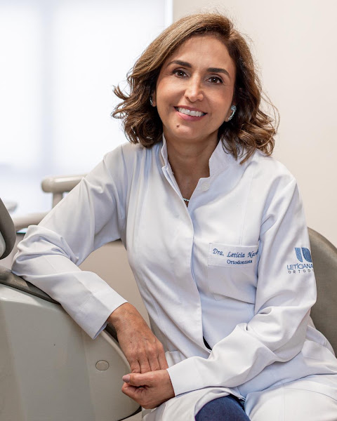 Foto 2 de Drª Letícia Nardelli | Alinhadores Invisalign | Ortodontista Juiz de Fora