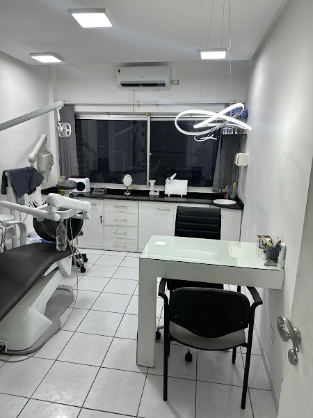 Foto 3 de Dr Luan Bezerra dentista 24 Horas em Boa viagem