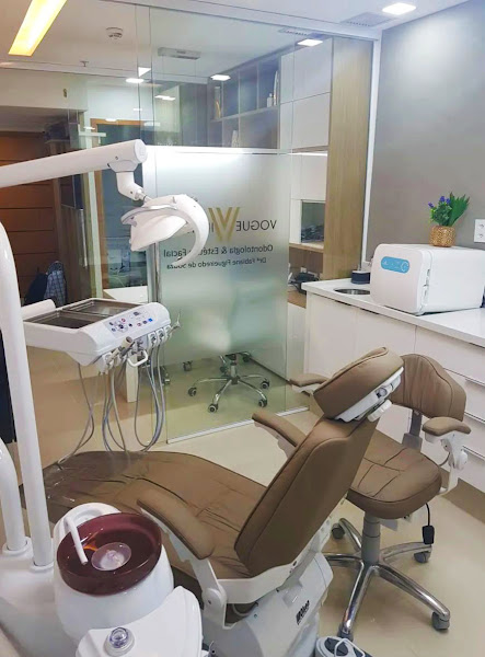 Foto 3 de Dr. Luca Motta | Dentista, Facetas de Resina, Implantes Dentários, Invisalign, Clareamento Dental, Barra da Tijuca