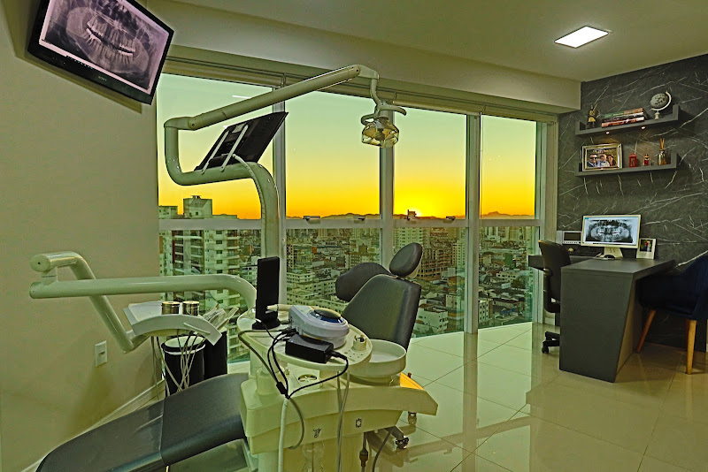 Foto 3 de Dr. Lucas Bernhardt da Cruz & Dra. Vivian R. Castro da Cruz - ODONTOITAJAI
