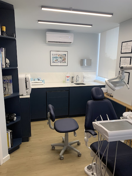 Foto 3 de Dr. Lucas Borin Moura | Cirurgia Buco-Maxilo e Implantes dentários