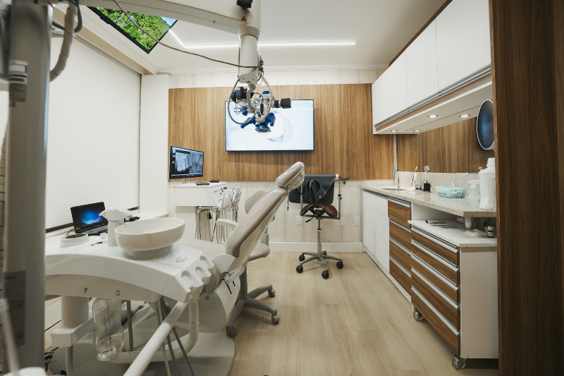 Foto 2 de Dr. Lucas Carpena - Especialista em Tratamento de Canal com Microscopia