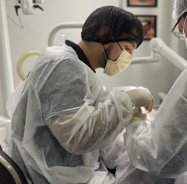 Foto 2 de Dr Lucas dobre | DENTISTA 24H