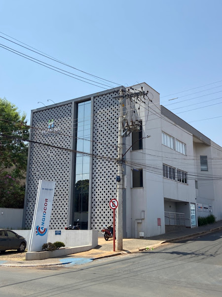 Foto 2 de Dr Lucas Pinheiro | Implante Dentário | Facetas de Resina | Prótese Dentária | Dentista em Rio Verde GO