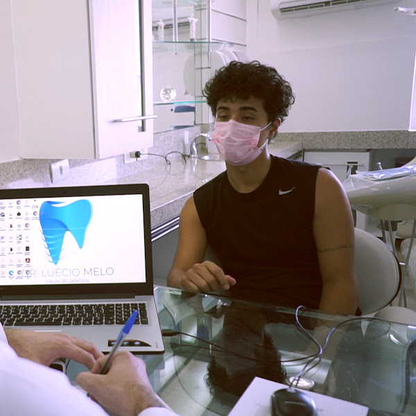 Foto 3 de Dr. Luécio Melo - Implante Dentário - JP