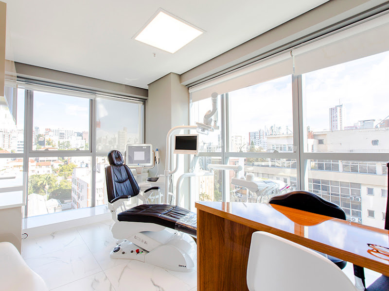 Foto 2 de Dr. Luís Artur Zenni Lopes - Cirurgião Dentista