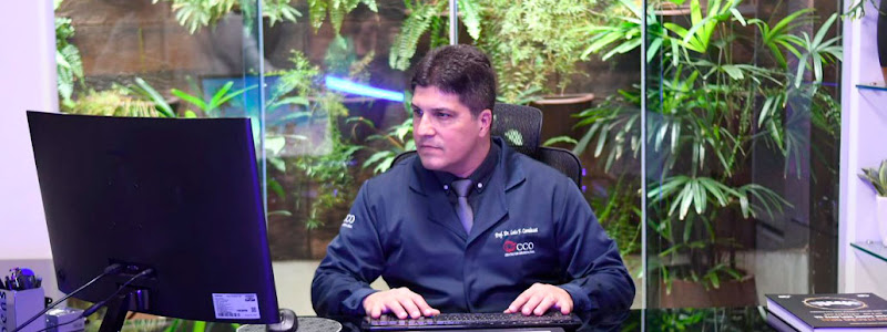 Foto 2 de Dr. Luis Francisco Coradazzi | Extração de Sisos | Implante Dentário